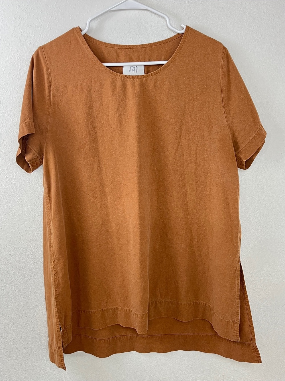 Jamie + the Jones Sz L Raw Silk Split Tee Short Sleeve Burnt Orange
